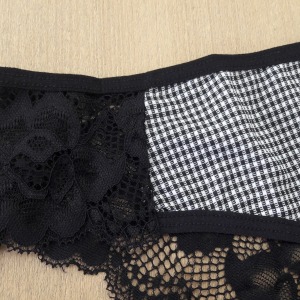 Calcinha Xadrez com Renda