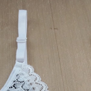 Camisola Yasmim em Microfibra de Polister e Renda