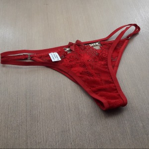 Tanga Rendada e Biju no Cofrinho