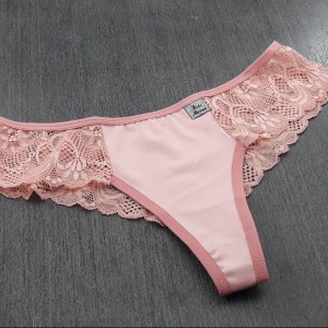 Tanga em Tecido e Renda