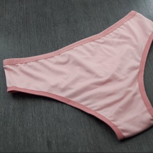 Calcinha Bsica Detalhe Renda