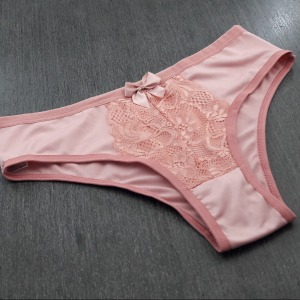 Calcinha Bsica Detalhe Renda