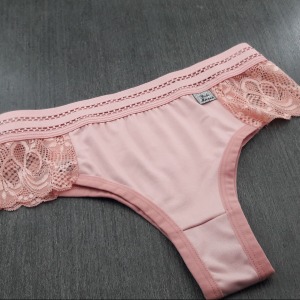 Calcinha Detalhe Lateral e Renda
