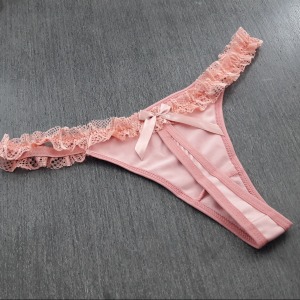 Tanga Fio com Renda Franzida na Cintura
