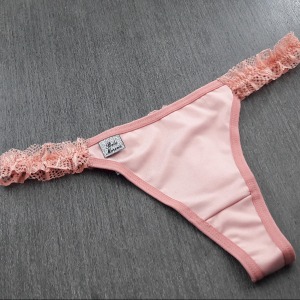 Tanga Fio com Renda Franzida na Cintura