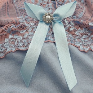 Camisola Leila com Renda Bicolor e Joia