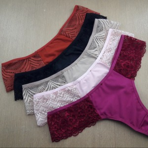 Calcinha com Renda Lateral