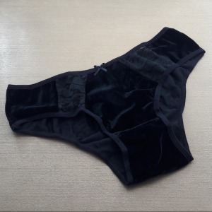 Calcinha Microfibra Veludo Com Detalhe Em Renda