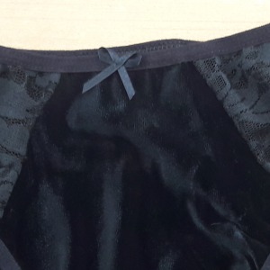 Calcinha Microfibra Veludo Com Detalhe Em Renda