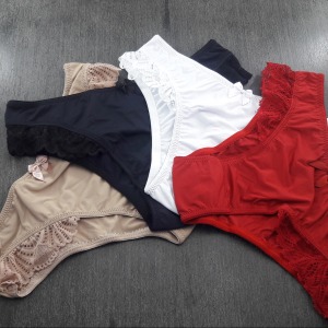 Calcinha em Microfibra e Renda Lateral