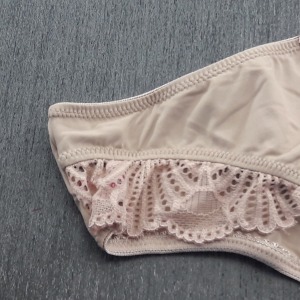Calcinha em Microfibra e Renda Lateral