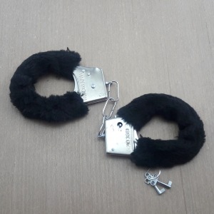 Algema de Metal Pelcia Revestida