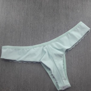 Tanga Fio Duplo Detalhe em Renda