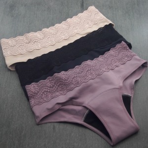 Cala Absorvente com Cintura em Renda